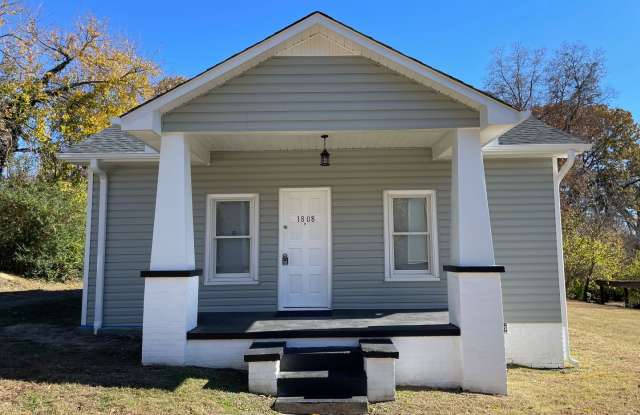 Photo of NEWLY RENOVATED 3 BED, 1.5 BATH WITH BONUS ROOM! LOCATED IN HIGH POINT!