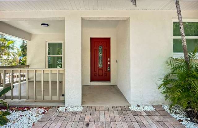 Renovated 4-Bedroom Home Near Downtown Sarasota