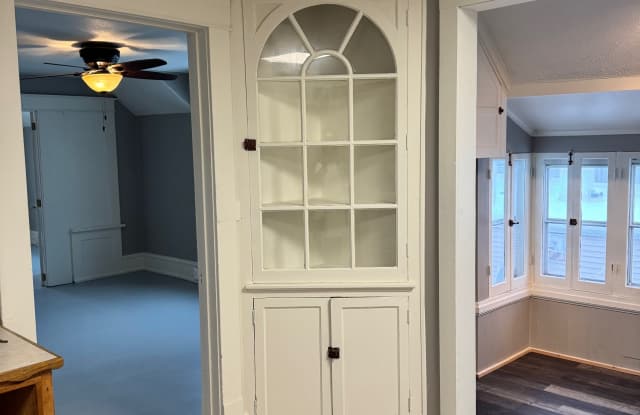 1213 North Main Street - Upper