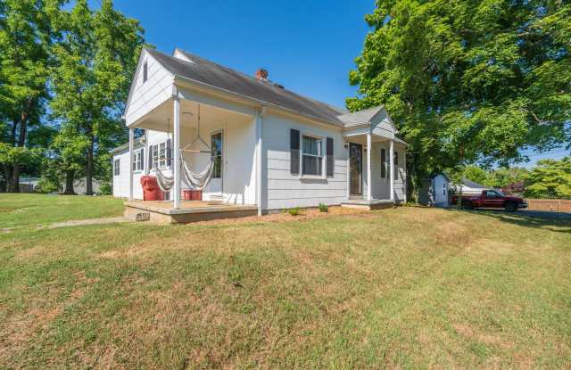 3 bed and 1 bath farm house in Johnson City