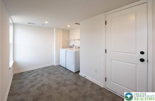 560 Long Street unit: 1