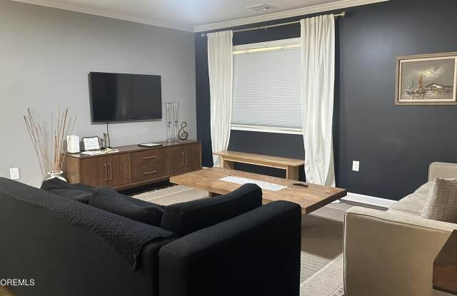 41 Atlantis Avenue unit: B