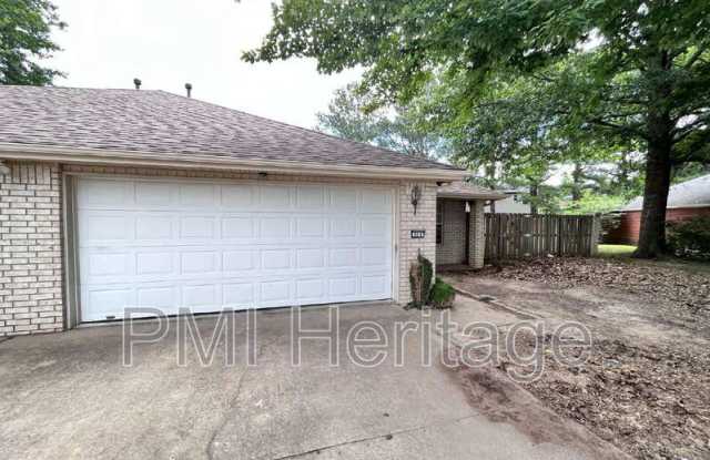 886 N Daisy Ln