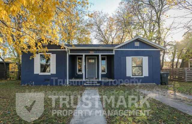 204 W Anderson Ave