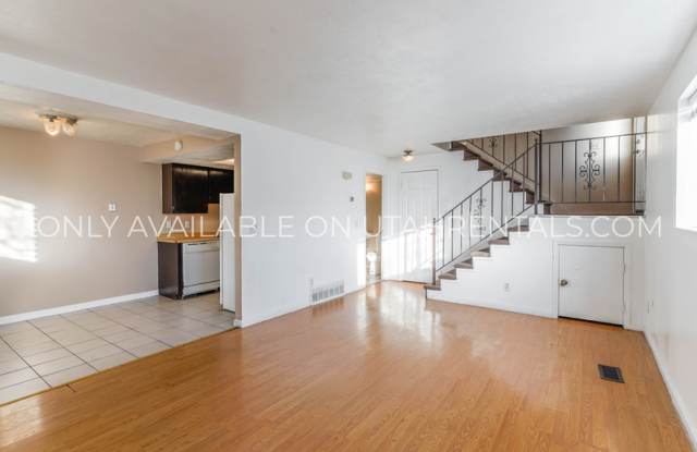 228 W Foxbridge Dr