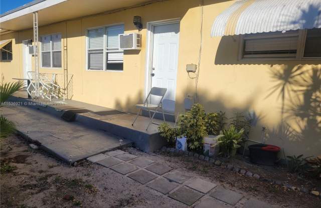 432 NE 173rd St - 432 Northeast 173rd Street, North Miami Beach, FL 33162