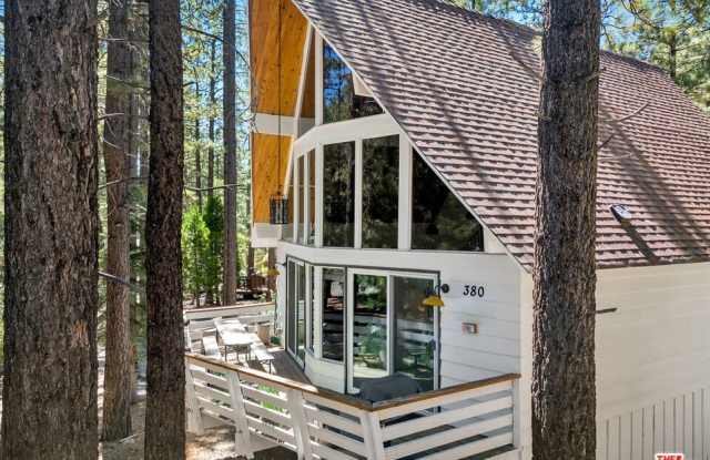 380 Santa Clara Blvd