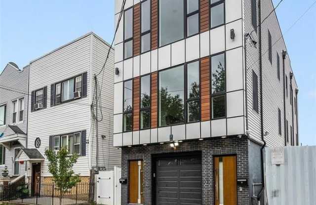 125 COLLARD ST