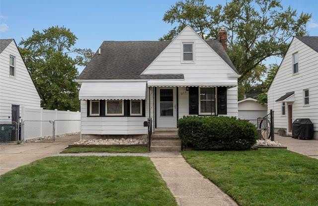 Photo of 212 Devillen Avenue