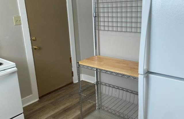 208 1/2 East Pine Street