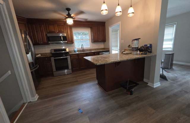 Renovated Kitchen, 3 BR / 3 BH home in Terry Sanford Area!