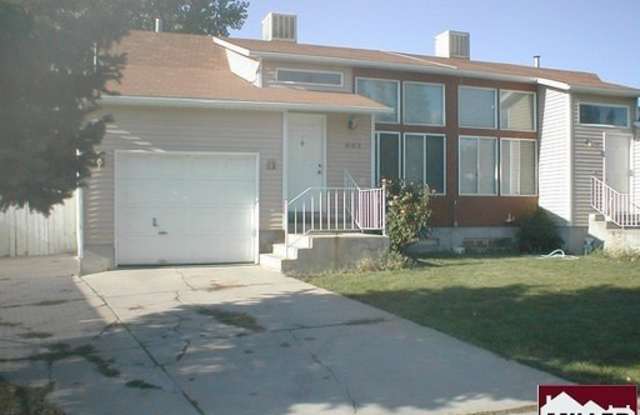 Beautiful Murray Twin Home For Rent!