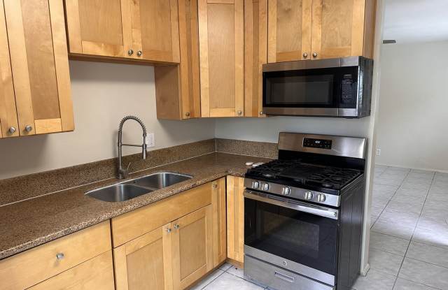 Remodeled 2 Bed/1 Bath unit in North Park w/ Private Yard!