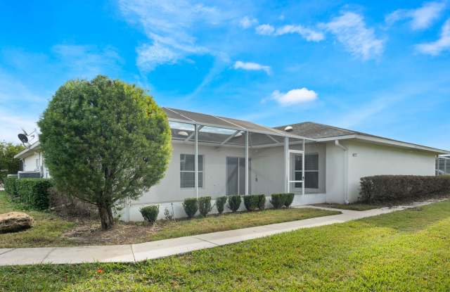 Photo of Lovely spacious 3bd/2bath townhouse with screen patio!