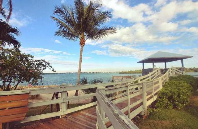 5536 SE Schooner Oaks Way