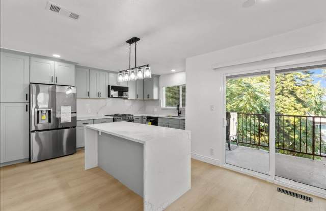 Photo of 3901-3905 Vineland Ave