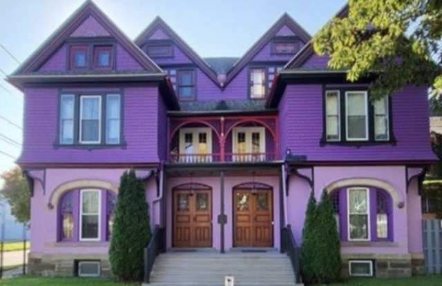 301 W Clinton Street