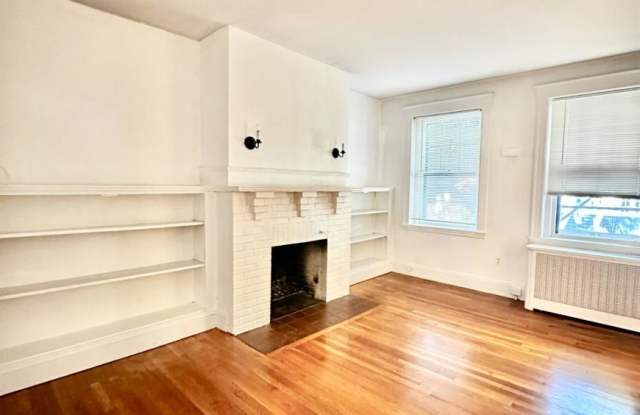 Photo of 36 Linnaean St.