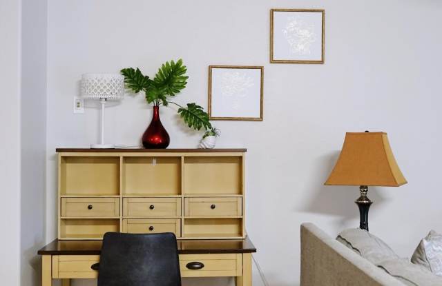 9506 W HAZELWOOD Street