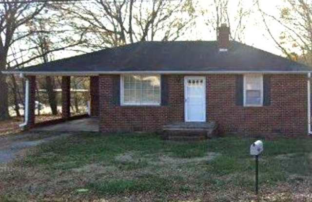 2BR Brick Ranch w/ Carport in Duncan