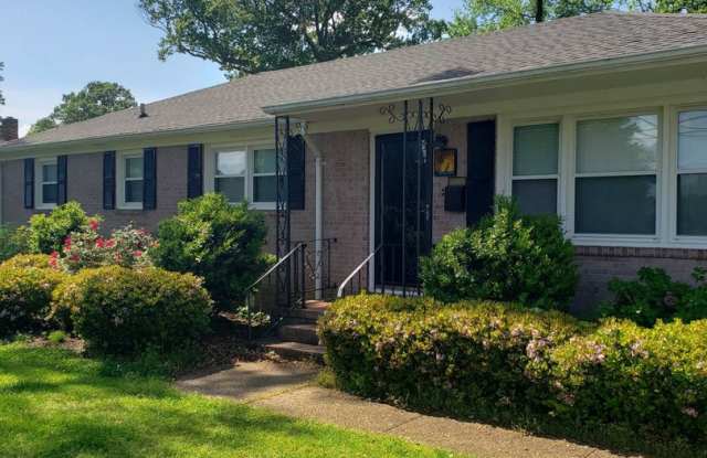 Photo of 1433 Lakeside Road