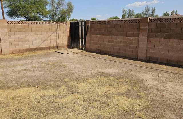 1407 E DEL RIO Drive