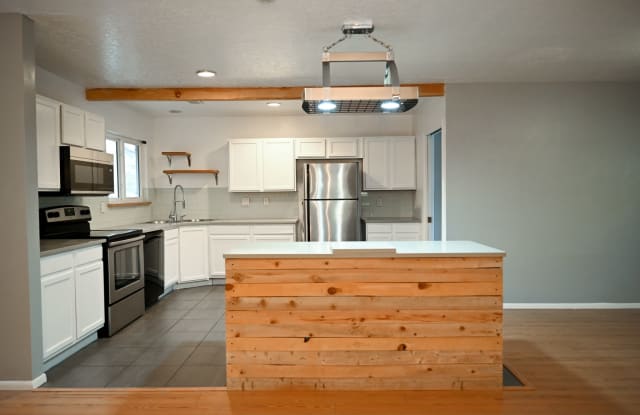 7106 Shoshone Road Northeast - 7106 Shoshone Road Northeast, Albuquerque, NM 87110