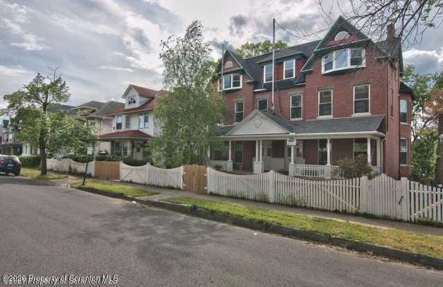 533 Quincy Avenue