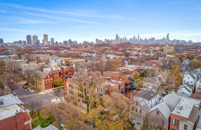 1241 West Oakdale Apt.