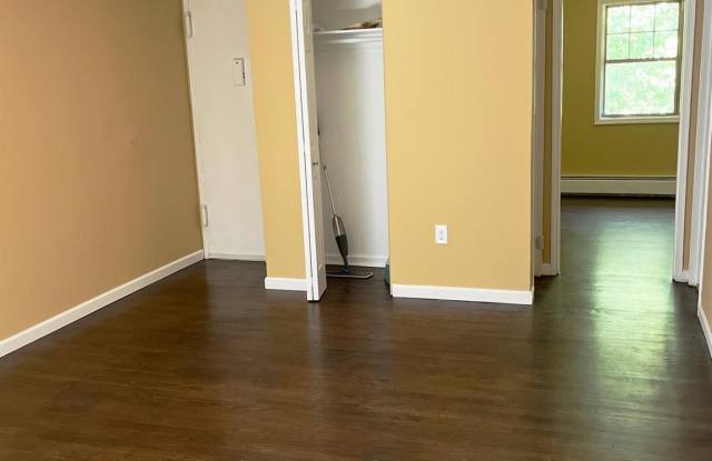 1403 Barclay Manor unit: 14C