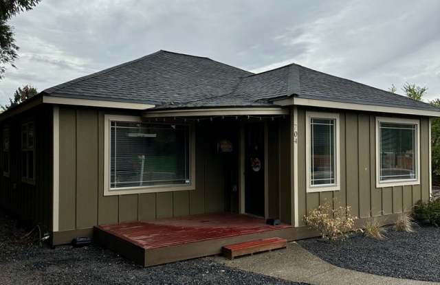 Special lowered rent opportunity Gorgeous remodeled 4bdr 2 bath house in the heart of Ellensburg