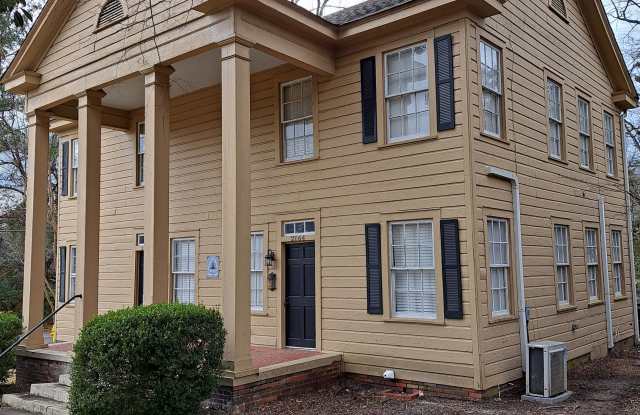 Photo of 2166 College Street - 2164