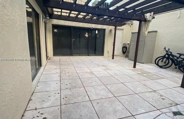 575 NW 100th Ct