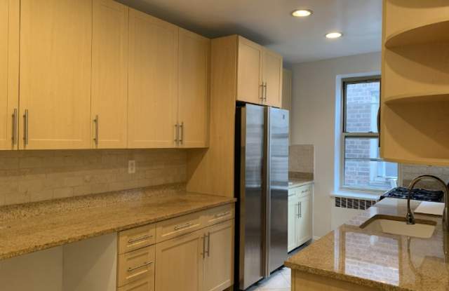 Photo of 332 E 63rd St