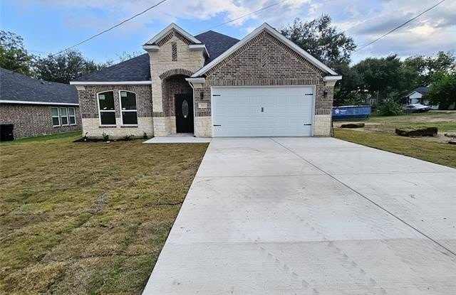 202 E 1st North Street