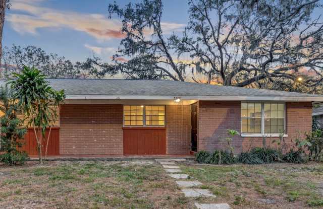 Charming 2-Bedroom, 1-Bathroom Duplex with Fenced-In Backyard  Convenient Location