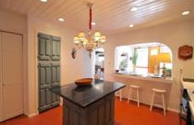 318 1/2 San Pasquale AVE NW Casita