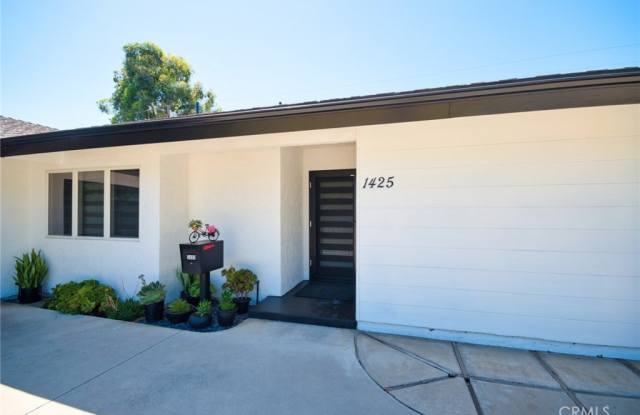 1425 W Fern Drive