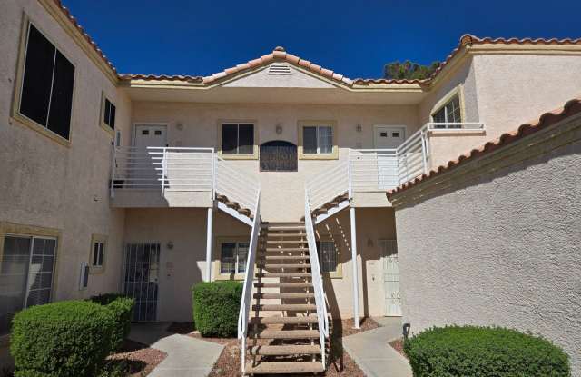 Beautiful 2 Bedroom Condo with Garage!