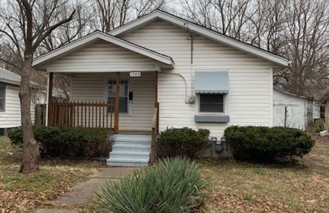 1044 S Stewart - 1044 South Stewart Avenue, Springfield, MO 65804