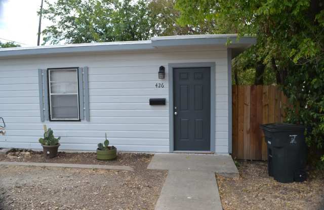 Photo of **NEWLY REMODELED DUPLEX 1 BD/ 1BTH** CALL NOW FOR DETAILS!!