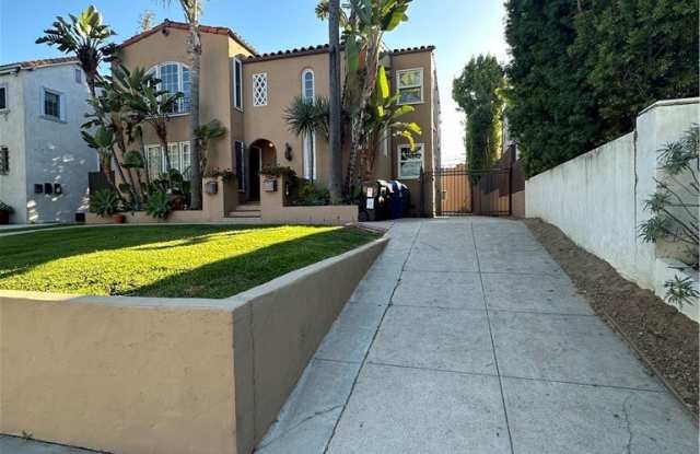 1046 S Hudson Avenue