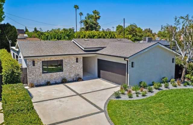 Photo of 5157 Woodley Avenue