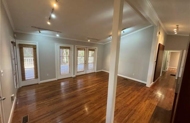 1968 Fairway Circle NE