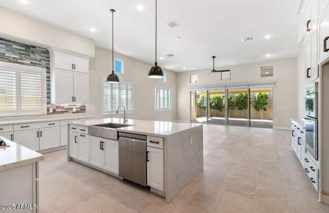 21387 W MEADOWBROOK Avenue