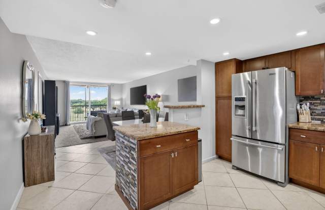 3001 W Rolling Hills Circle