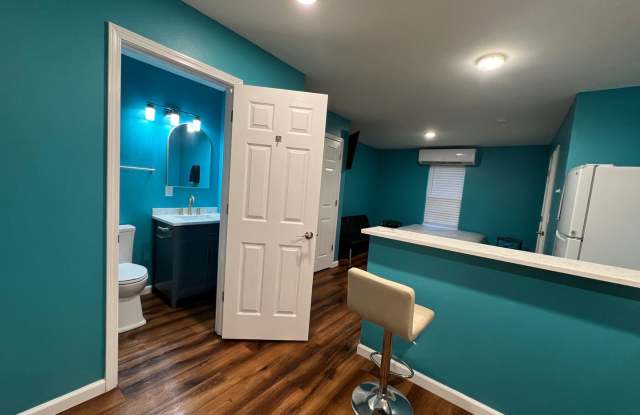 Charming 1BR House in Royal