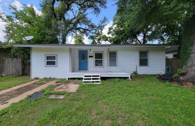 NICE 3 BEDROOM RECENTLY REMODELED LEASE HOME IN LAKE JACKSON, TEXAS