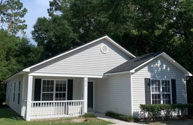 3 Bedroom 2 Bath One Story House on Charter Drive