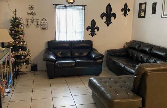 Photo of 3207 E 38th Ave